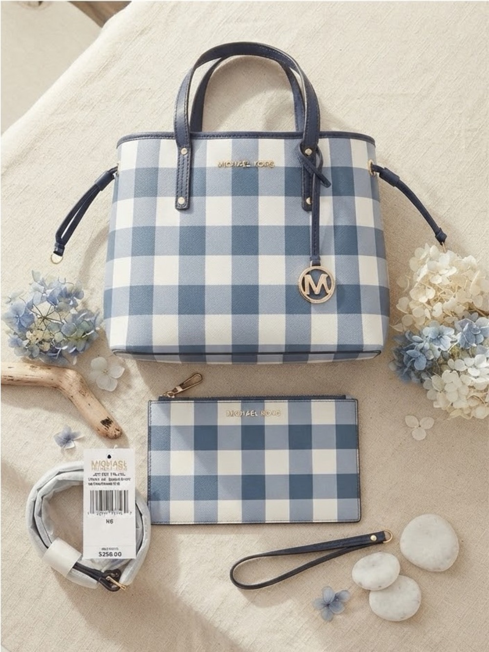 Michael Kors Jet Set Reversible Blue Plaid Tote & Wristlet - Picture 3 of 4